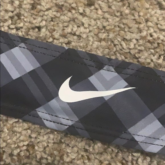 2 Nike headbands - Picture 4 of 4